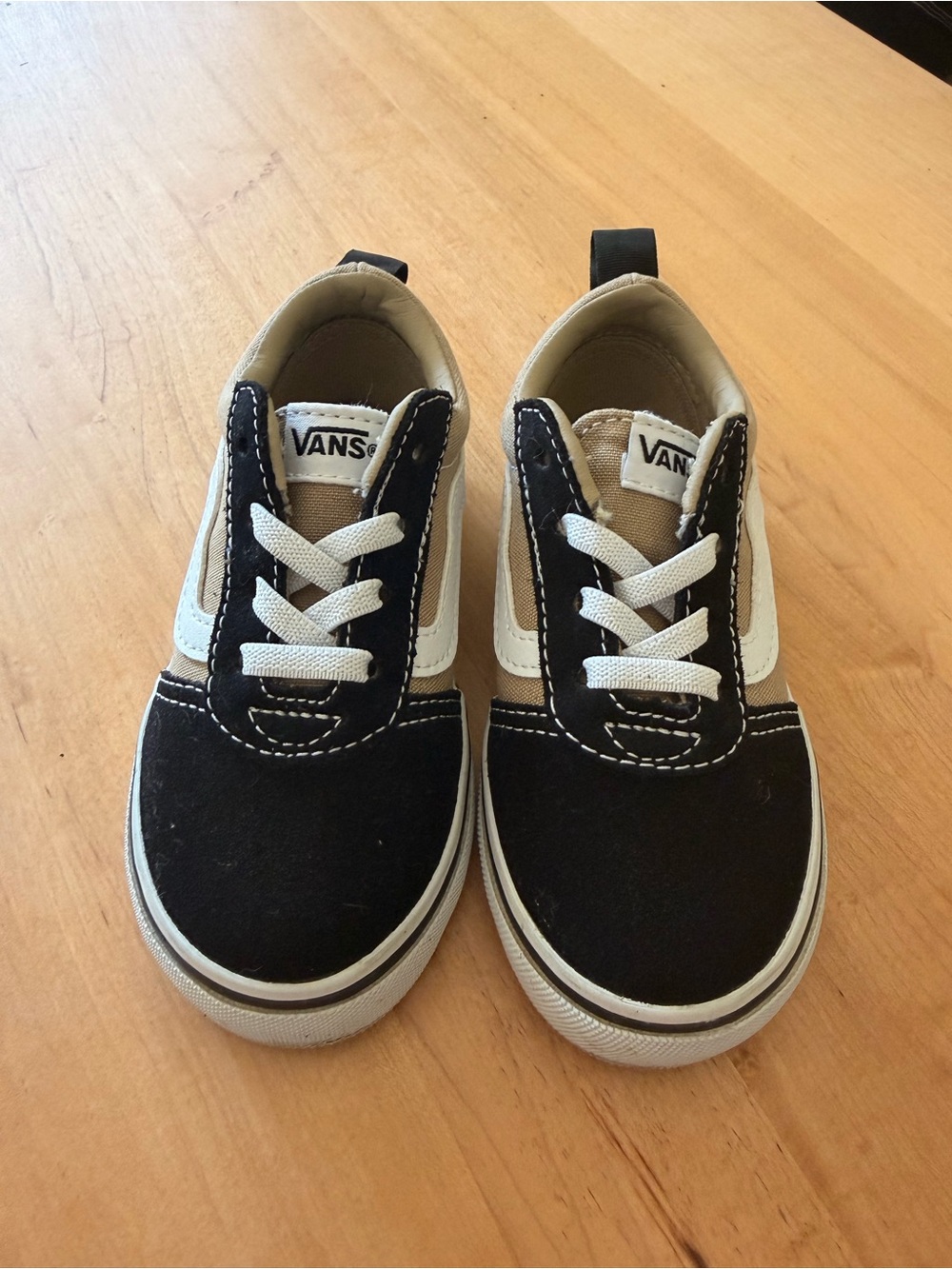 Vans Toddler Classic Low-Top Sneakers in Black and White Sz 7